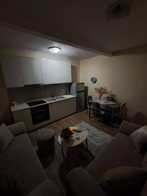 Quiet, Cozy, Luminous Apartment تيرانا المظهر الخارجي الصورة